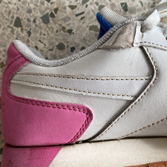 Classic Reebok Sneaker Size 8 - Picture 3 of 6